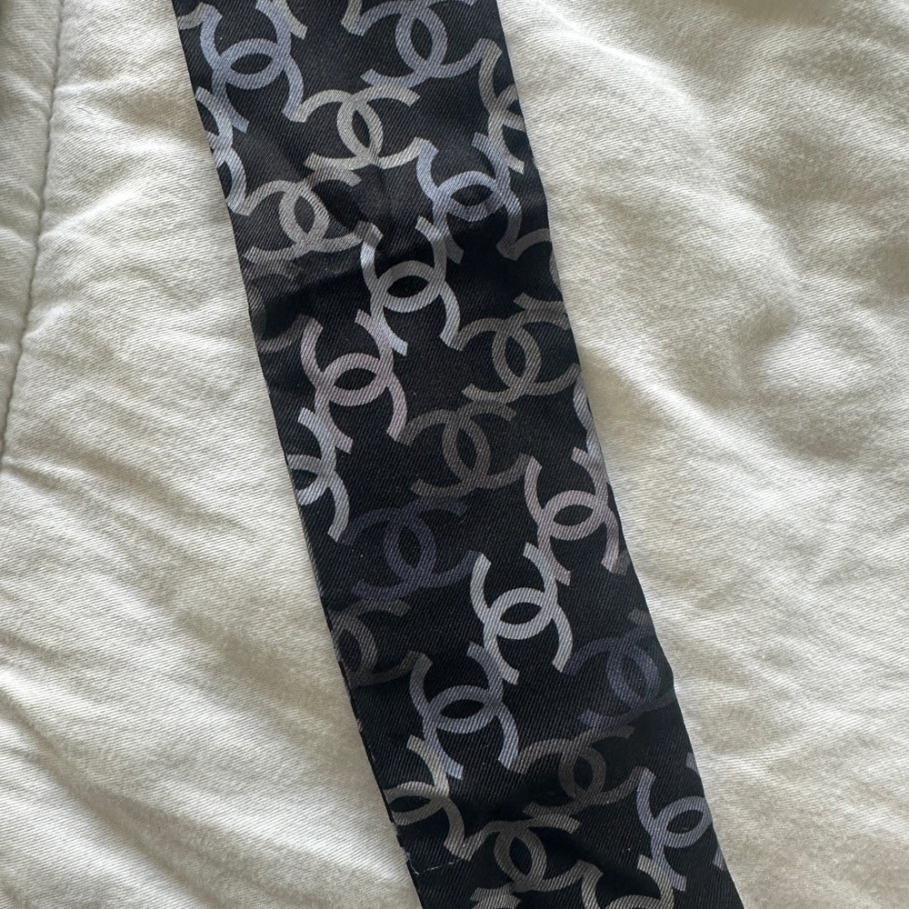 Authentic Chanel scarf - Picture 3 of 3